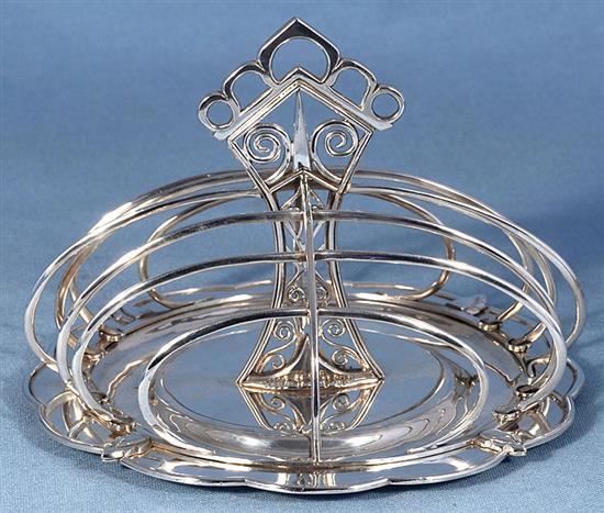 A good George V Arts & Crafts silver seven bar toast rack, Diameter :7 ¼”/183mm Height 5 ¼”/135mm Weight: 17.2oz/487grms